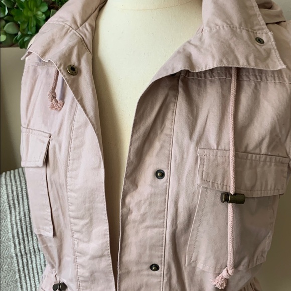 Love Tree blush vest with hood - Picture 2 of 6